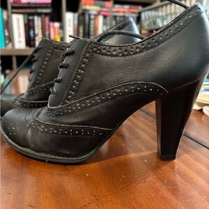 Classic Black Women's Oxford Heels